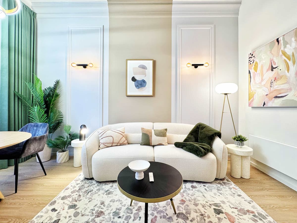Boutique CBD Luxury 1BR — Guardian Building photo 2