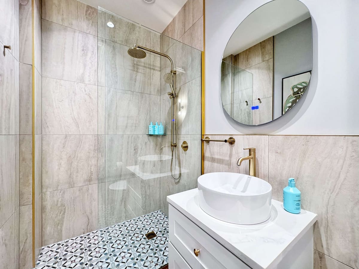 Boutique CBD Luxury 1BR — Guardian Building photo 5
