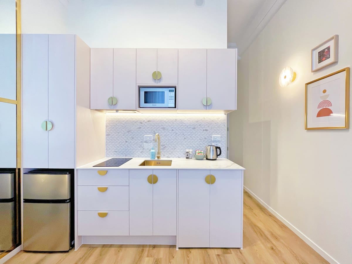 Stylish Urban Retreat Studio — Guardian Building photo 4