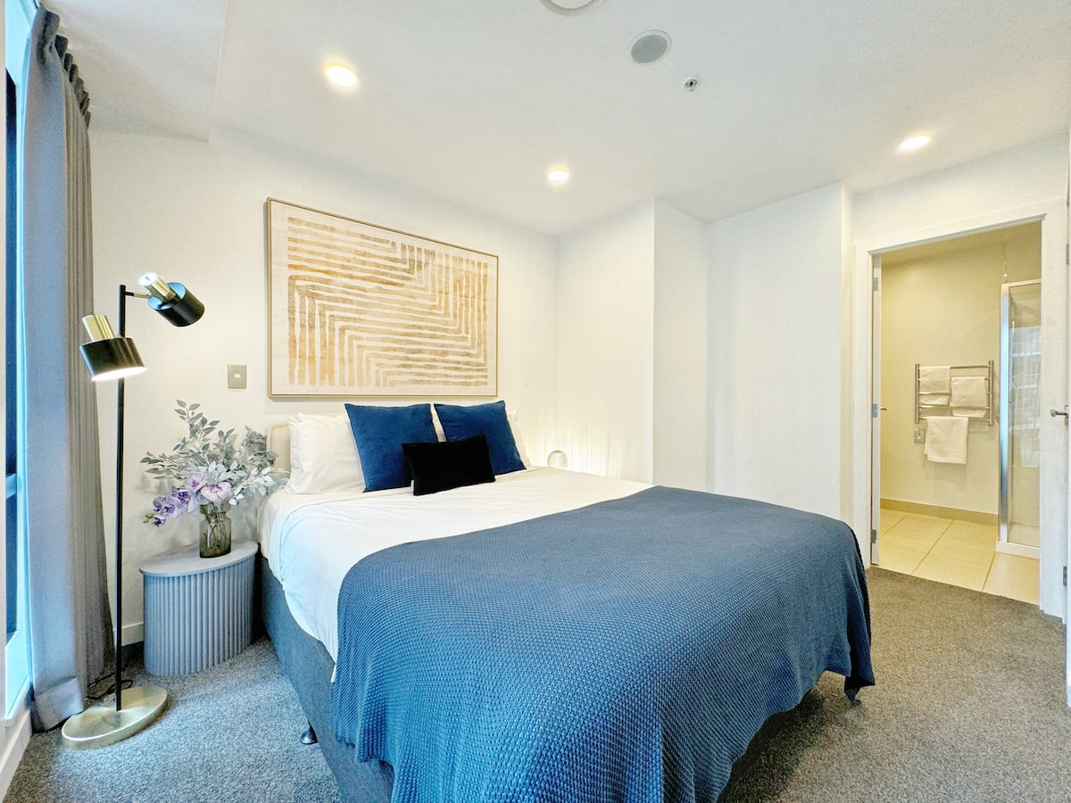 Prime 1BR by SkyTower, with Pool & Gym photo 3