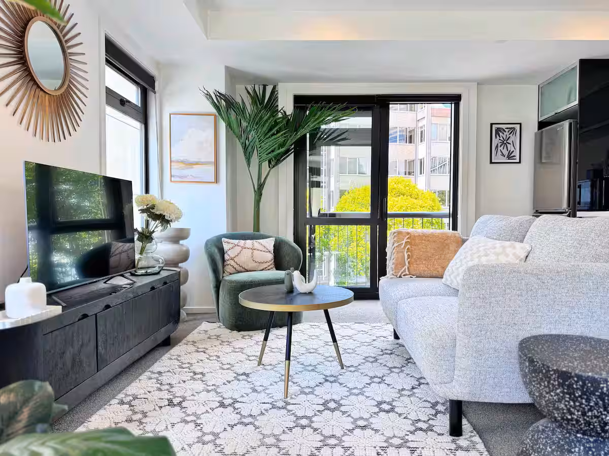 Bright CBD Apartment — Walk to Spark Arena photo 1