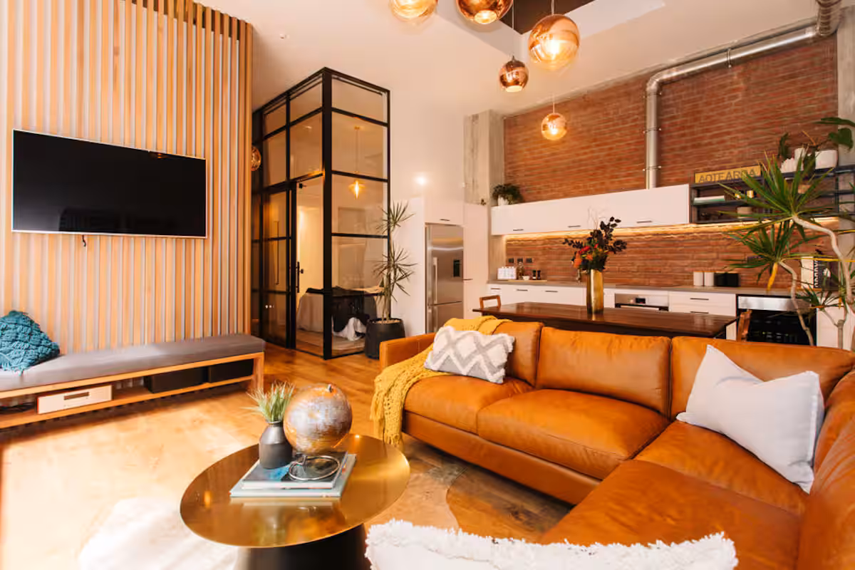 Central 4-Bedroom Gem with 2 Free Carparks photo 1