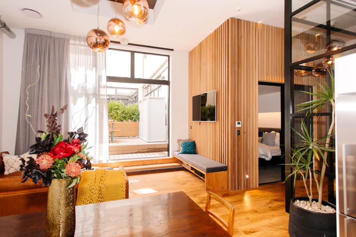 Central 4-Bedroom Gem with 2 Free Carparks photo 2