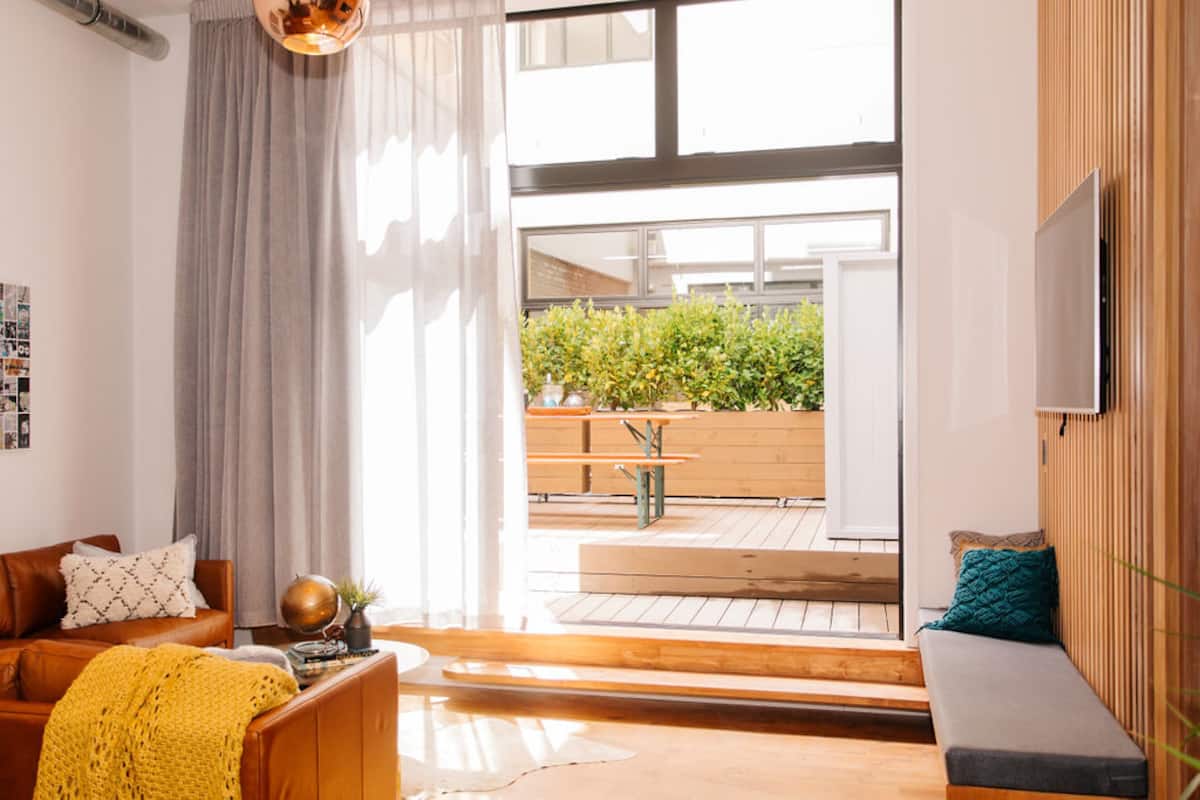 Central 4-Bedroom Gem with 2 Free Carparks photo 3