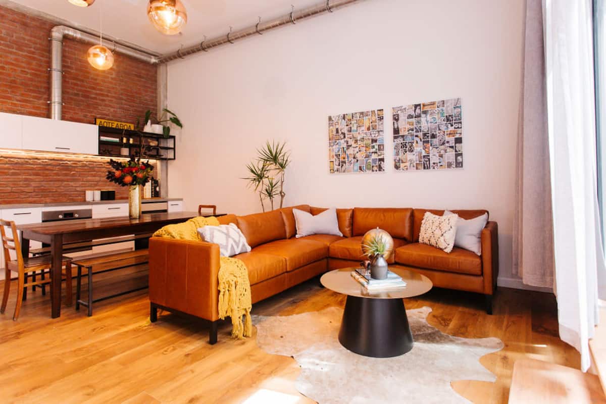 Central 4-Bedroom Gem with 2 Free Carparks photo 4